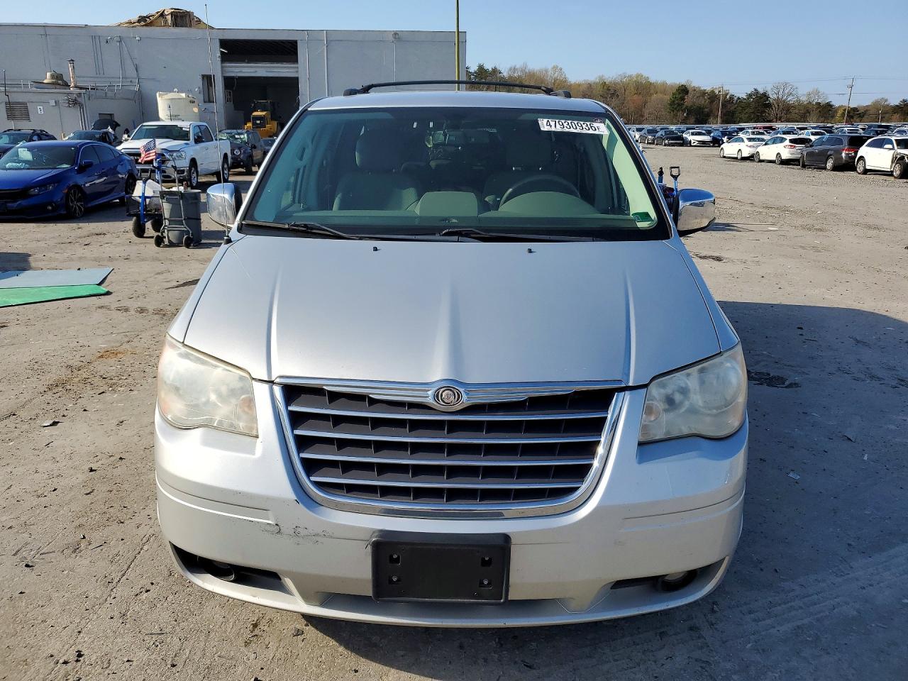 2010 CHRYSLER TOWN & COUNTRY TOURING photo 9