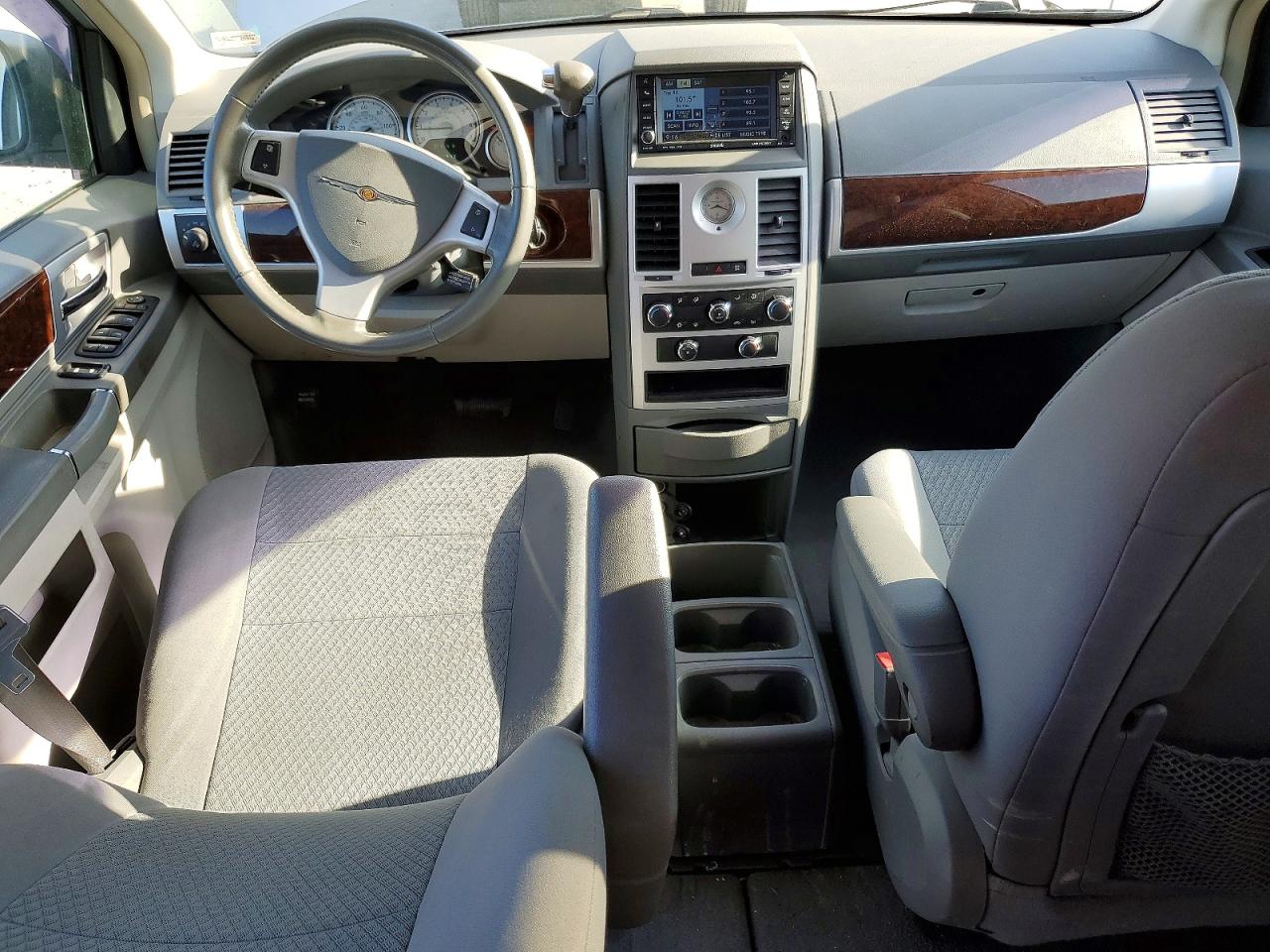 2010 CHRYSLER TOWN & COUNTRY TOURING photo 15