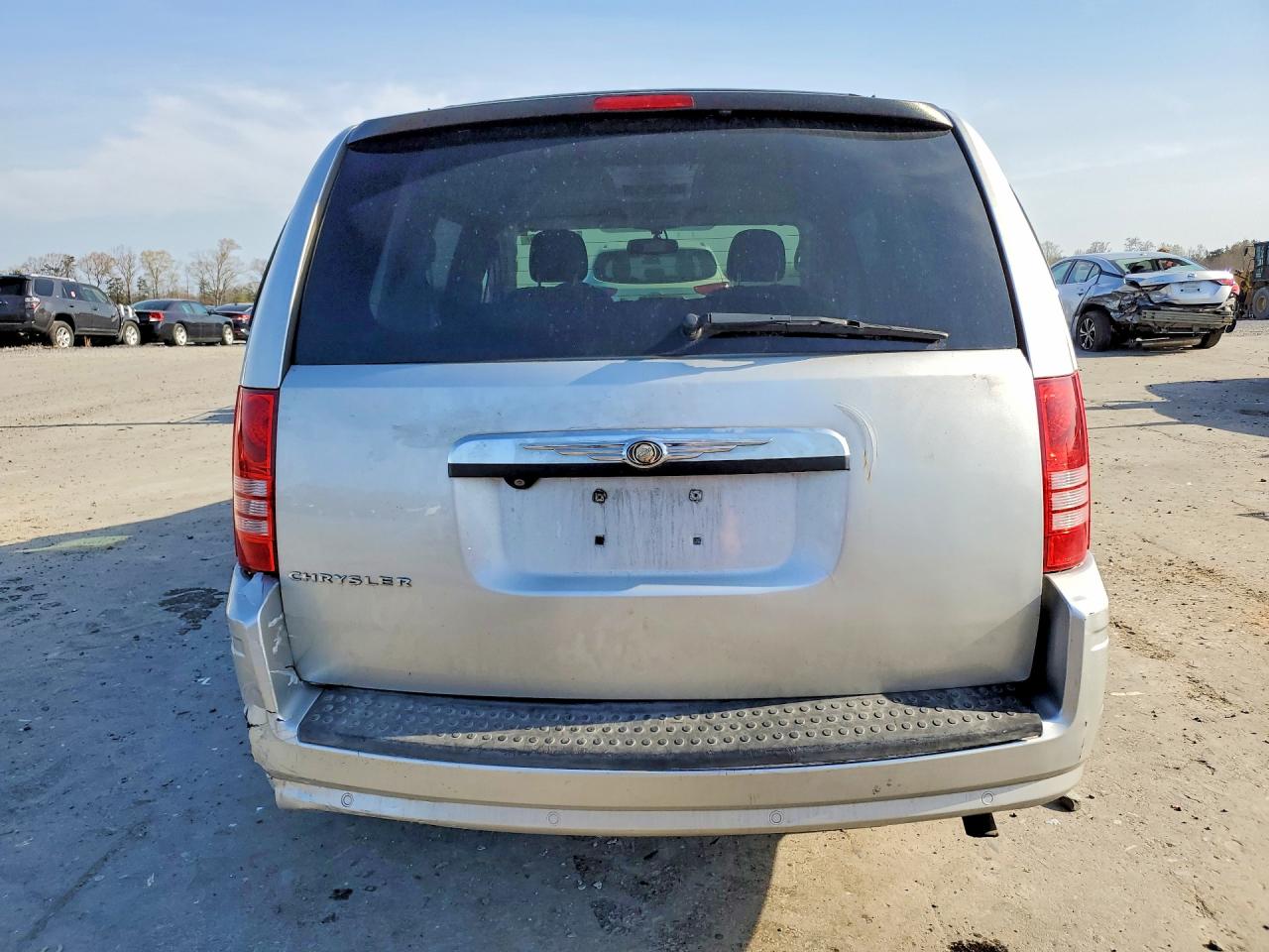 2010 CHRYSLER TOWN & COUNTRY TOURING photo 11