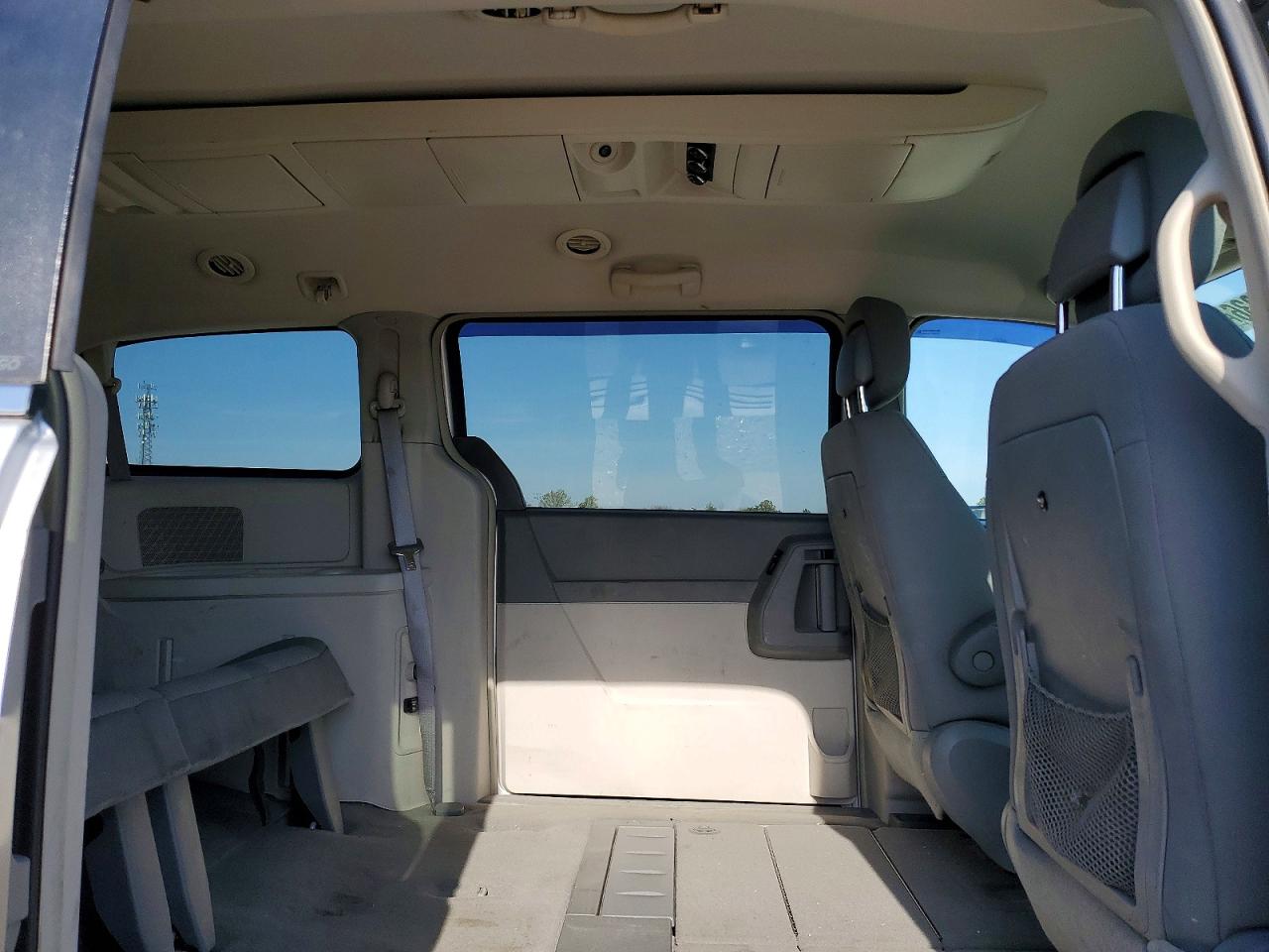 2010 CHRYSLER TOWN & COUNTRY TOURING photo 21