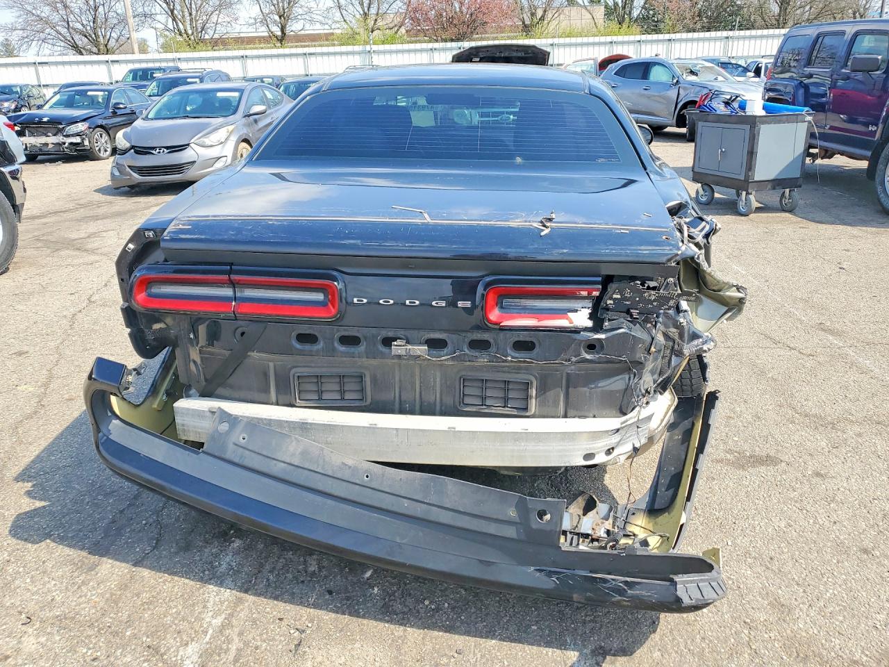 2016 DODGE CHALLENGER SXT photo 6