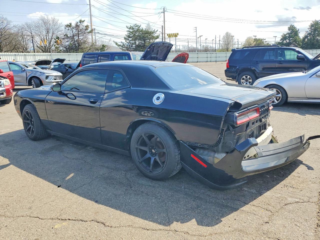 2016 DODGE CHALLENGER SXT photo 2