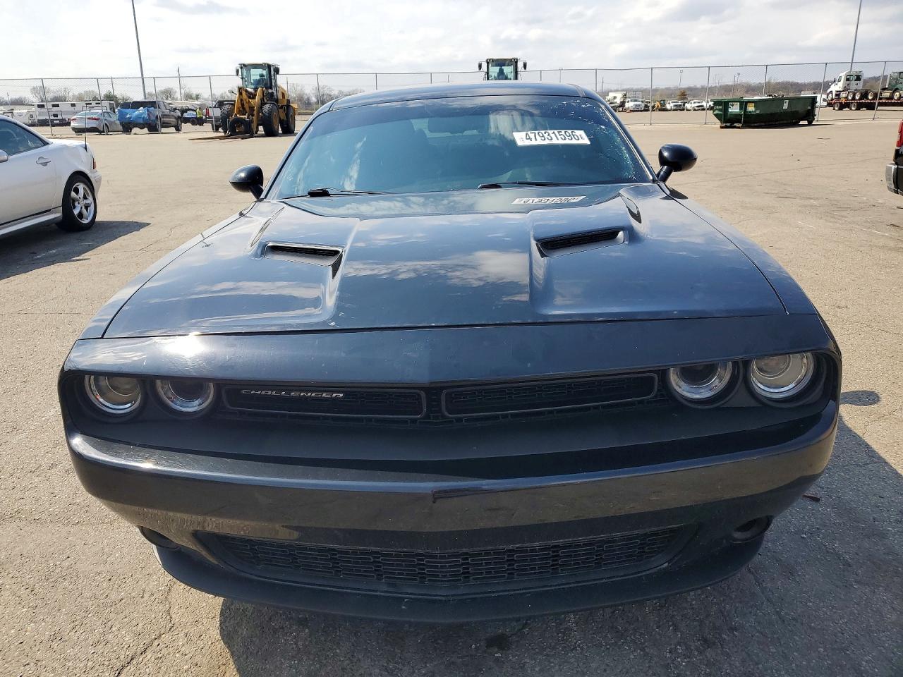 2016 DODGE CHALLENGER SXT photo 5