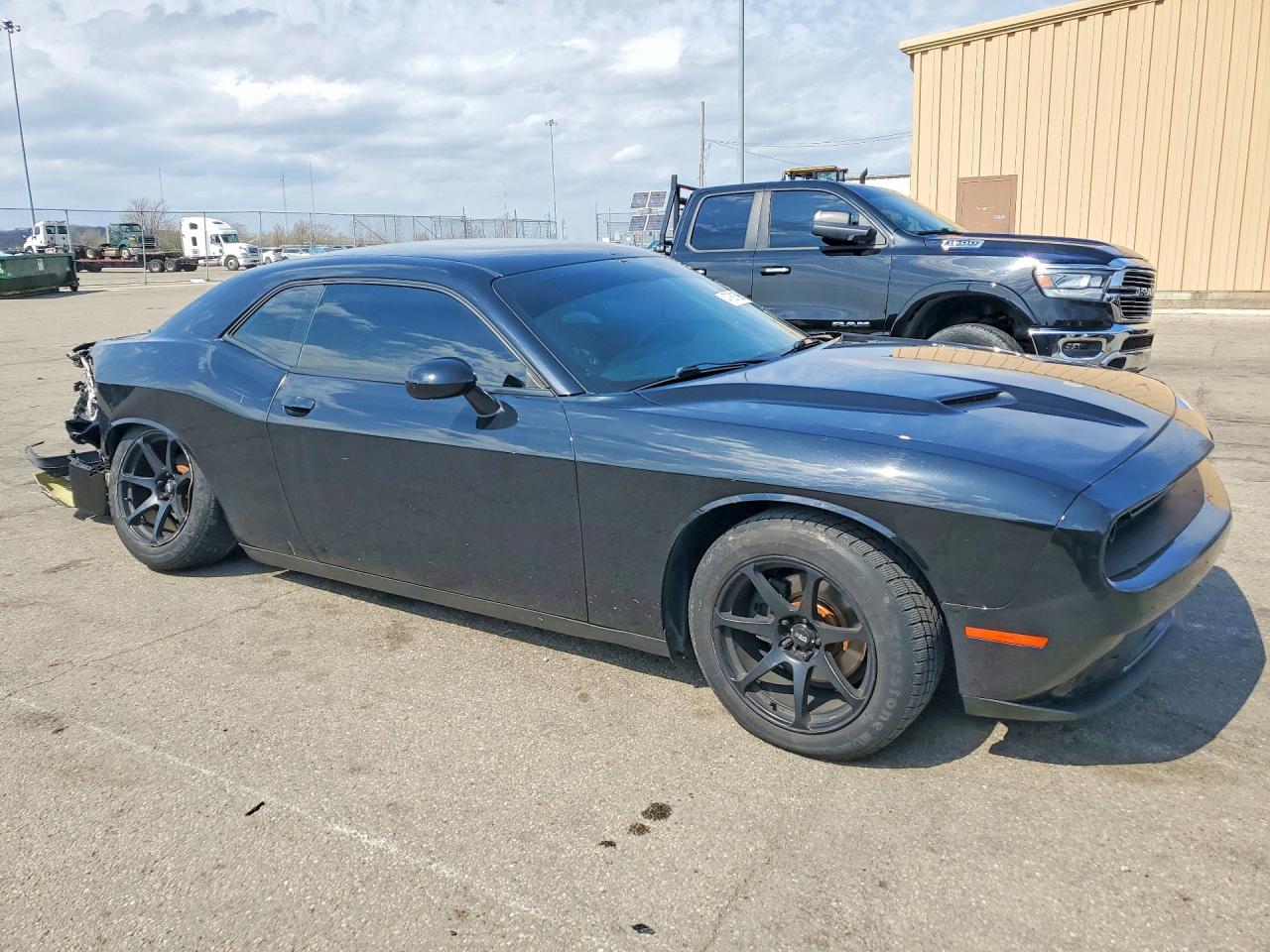 2016 DODGE CHALLENGER SXT photo 4