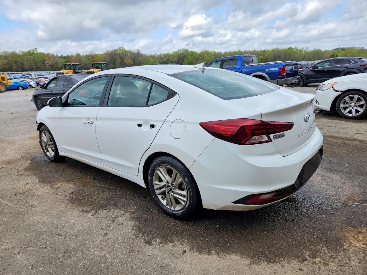 2019 HYUNDAI ELANTRA VALUE EDITION photo 2