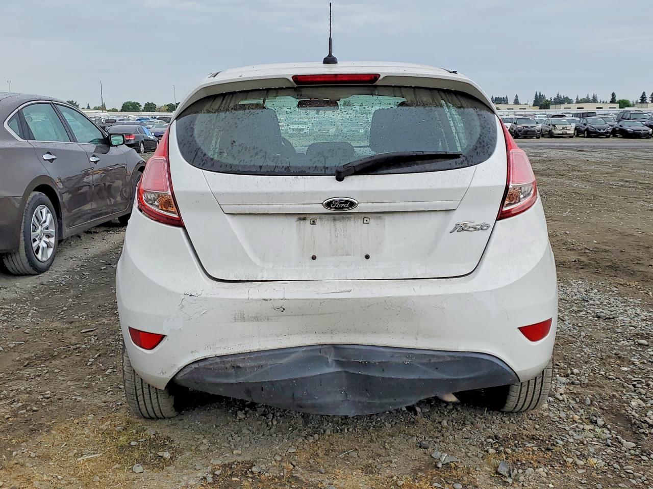 2015 FORD FIESTA S photo 11