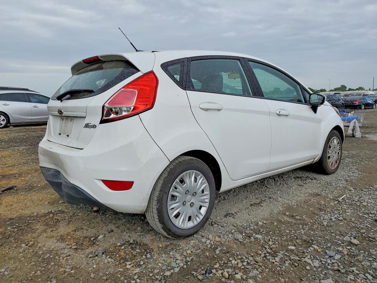 2015 FORD FIESTA S photo 5