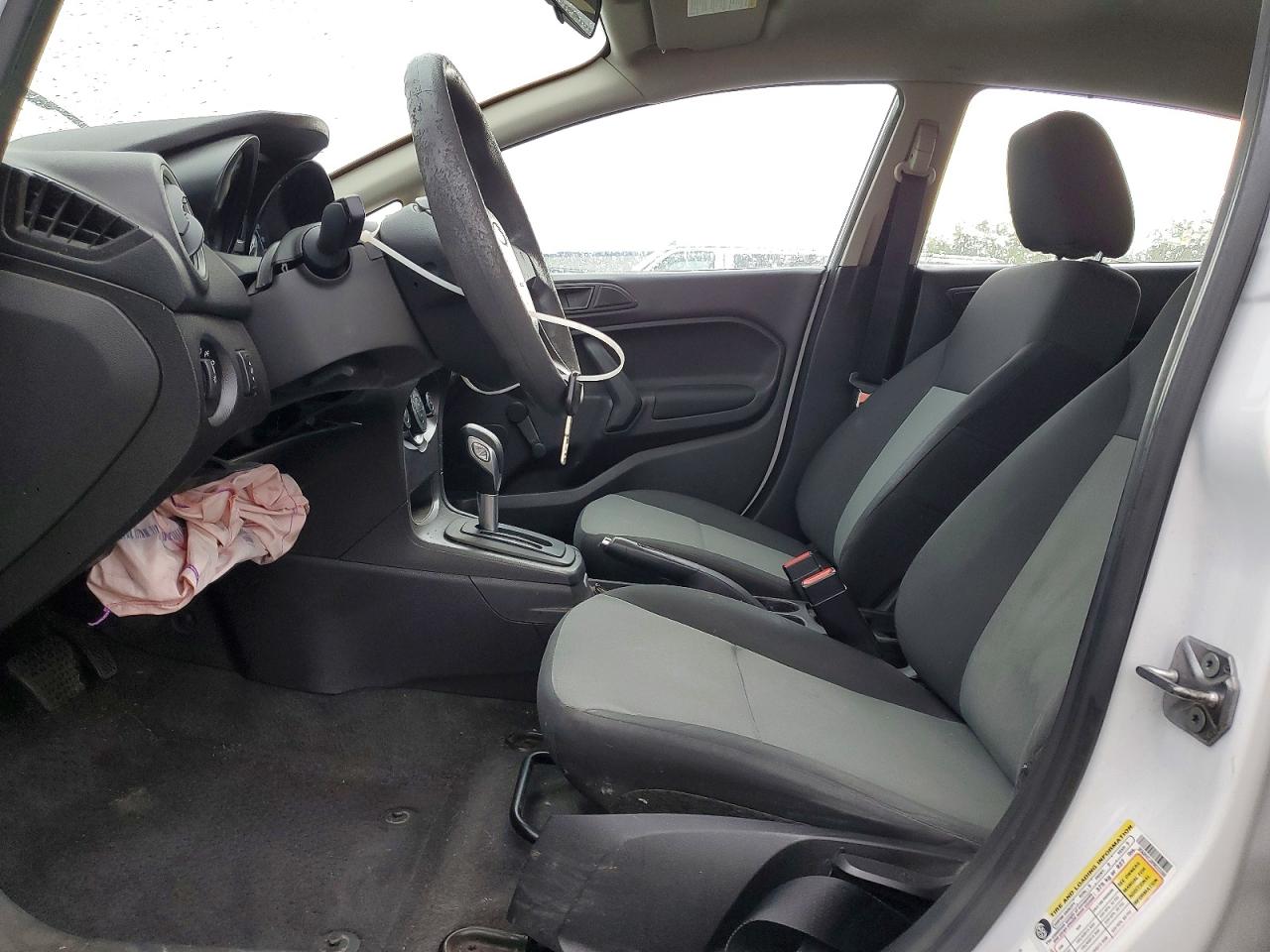2015 FORD FIESTA S photo 13