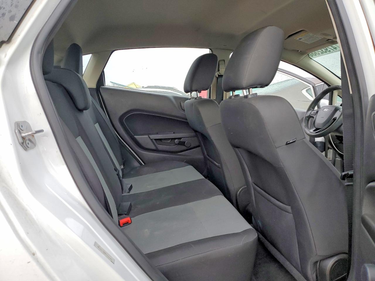2015 FORD FIESTA S photo 19