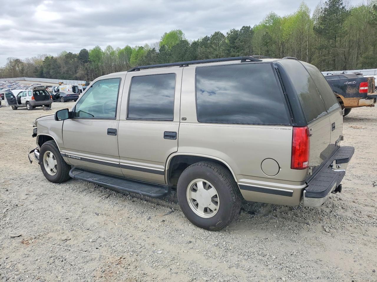 1999 CHEVROLET TAHOE C1500 photo 2