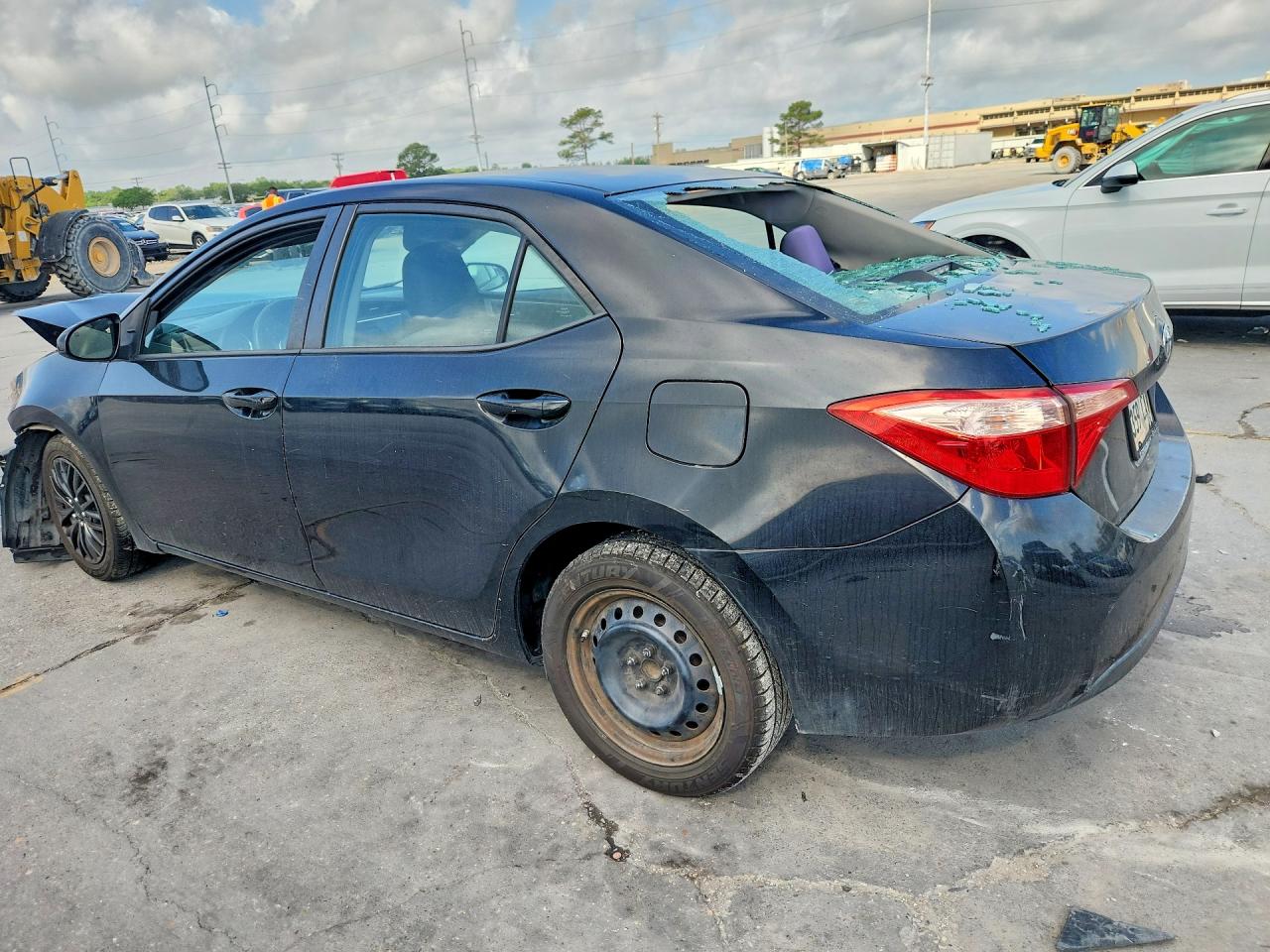2017 TOYOTA COROLLA LE photo 2