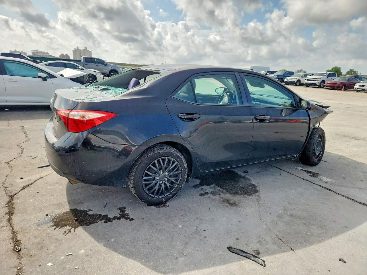 2017 TOYOTA COROLLA LE photo 3