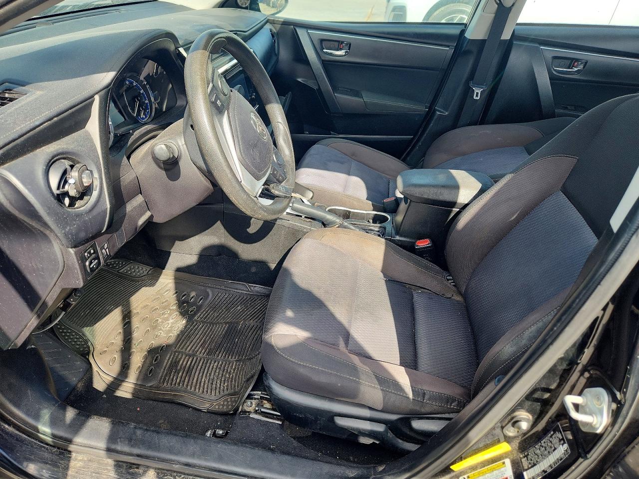 2017 TOYOTA COROLLA LE photo 7