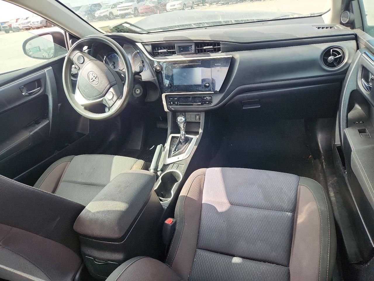 2017 TOYOTA COROLLA LE photo 8