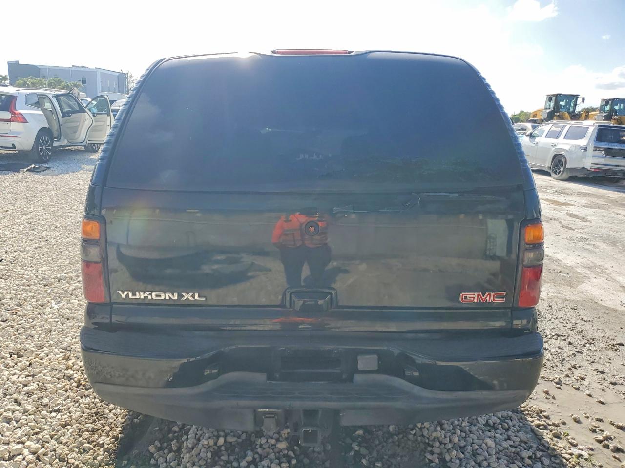 2004 GMC YUKON XL DENALI photo 11