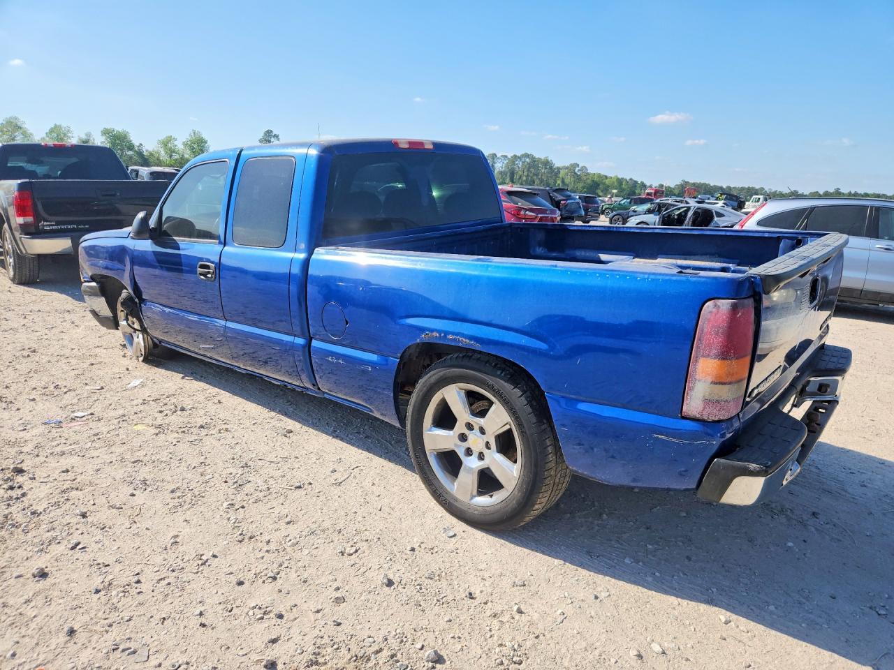 2003 CHEVROLET SILVERADO C1500 photo 2