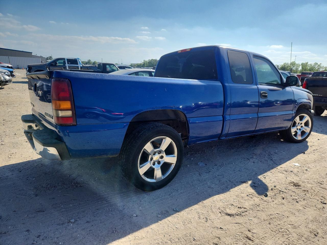 2003 CHEVROLET SILVERADO C1500 photo 3