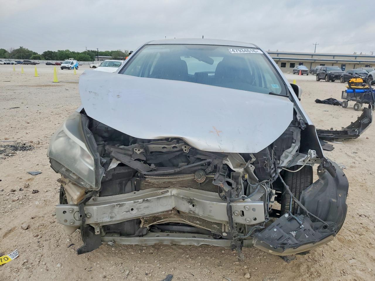 2015 TOYOTA YARIS 5-DOOR LE photo 5