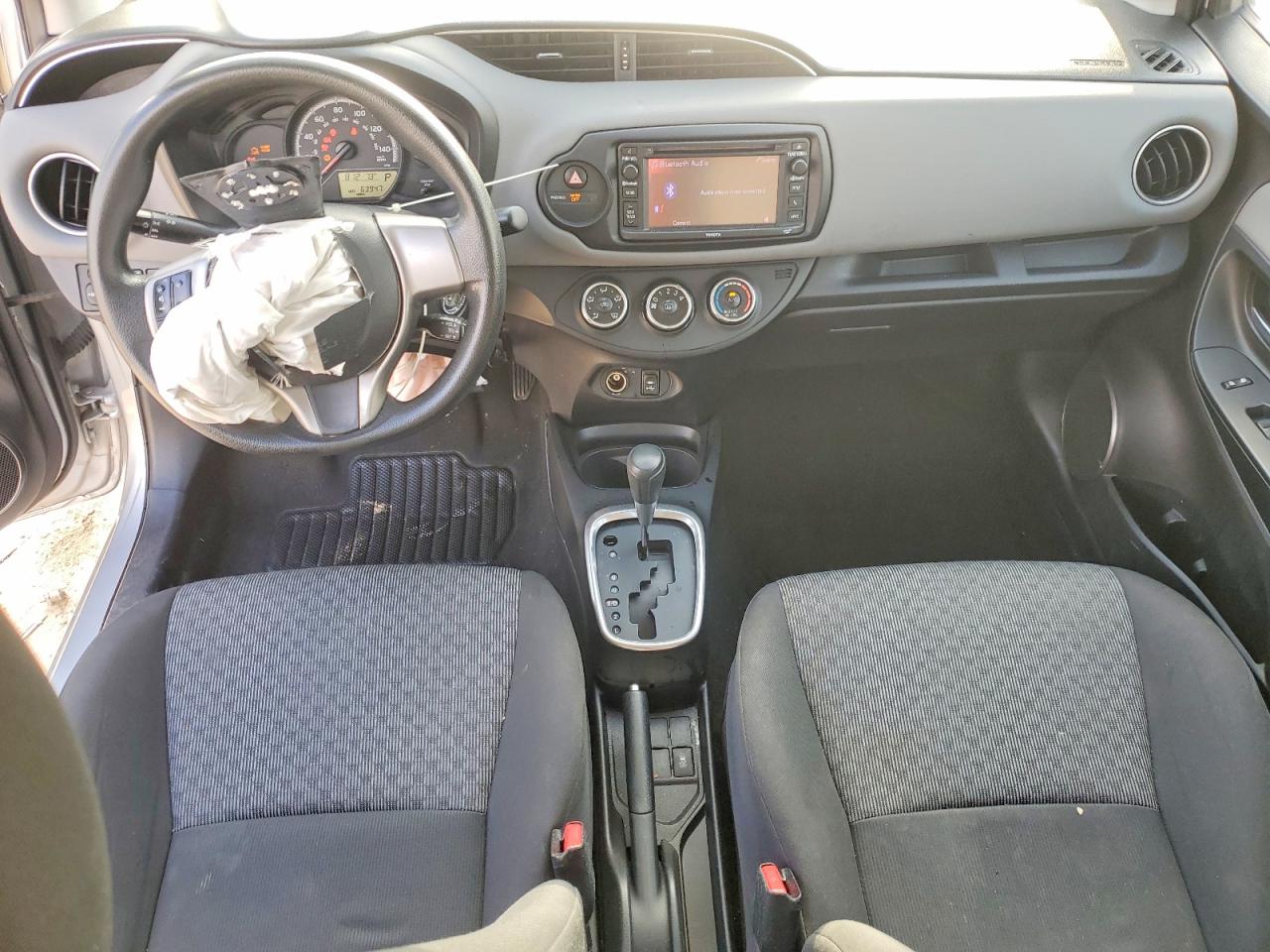 2015 TOYOTA YARIS 5-DOOR LE photo 8