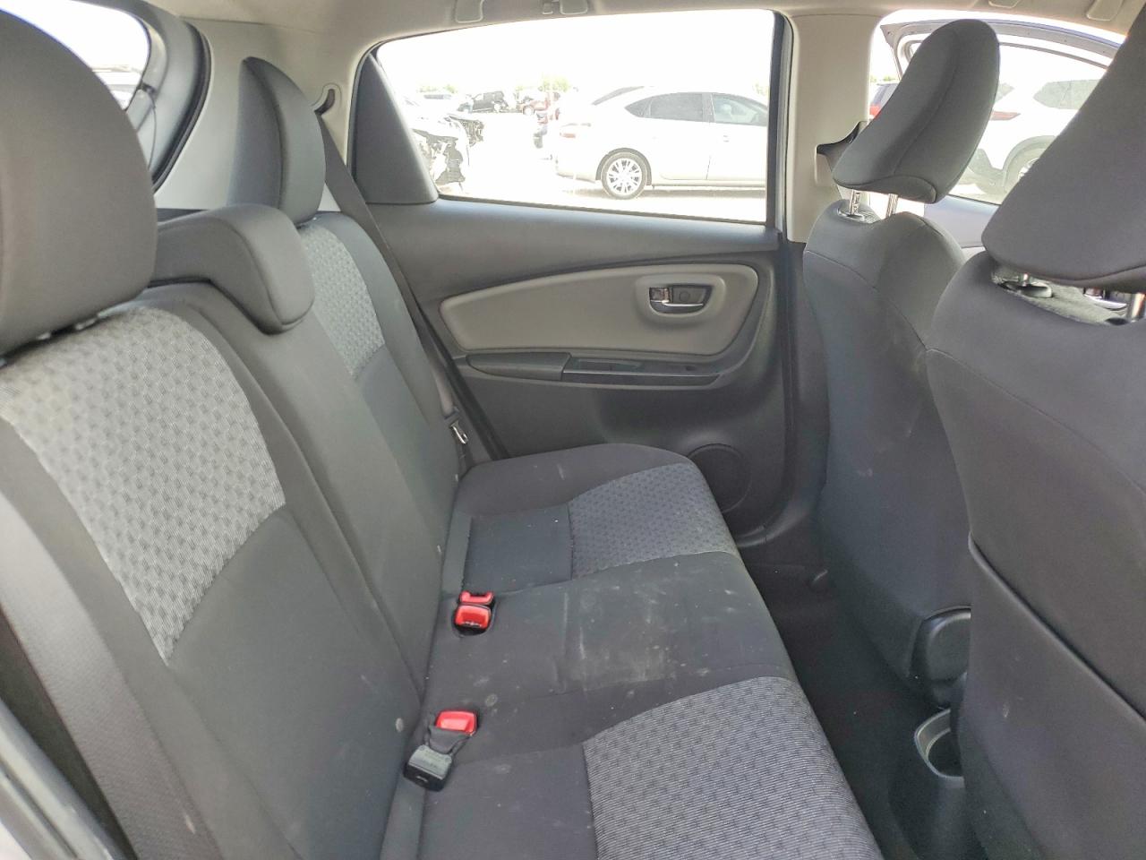2015 TOYOTA YARIS 5-DOOR LE photo 10