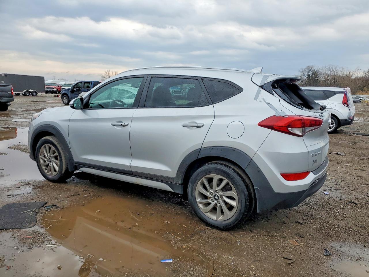 2017 HYUNDAI TUCSON SE PLUS photo 2