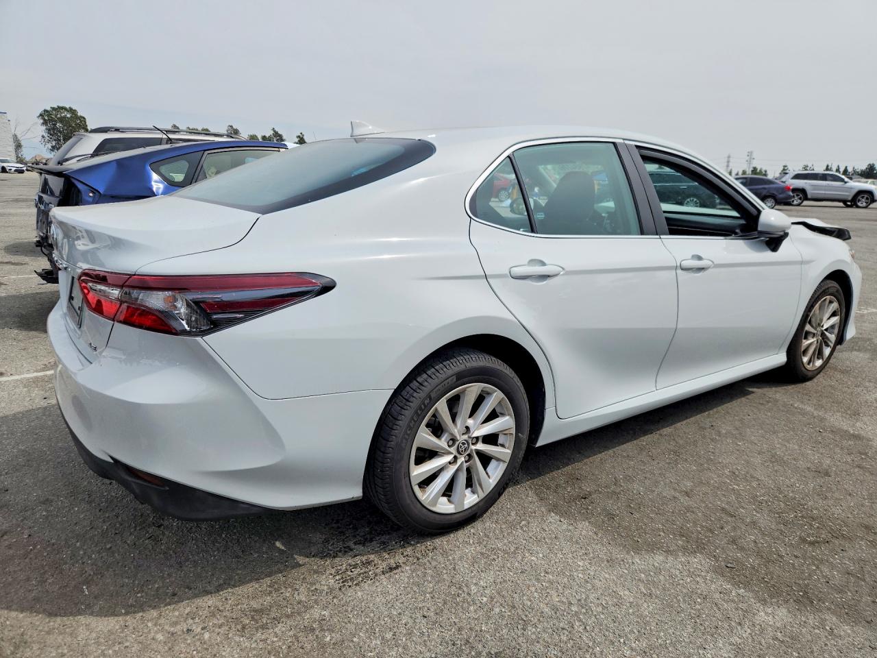 2022 TOYOTA CAMRY LE photo 5