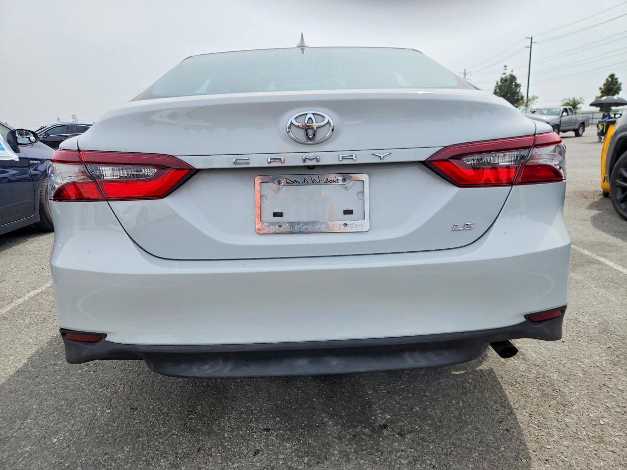 2022 TOYOTA CAMRY LE photo 11
