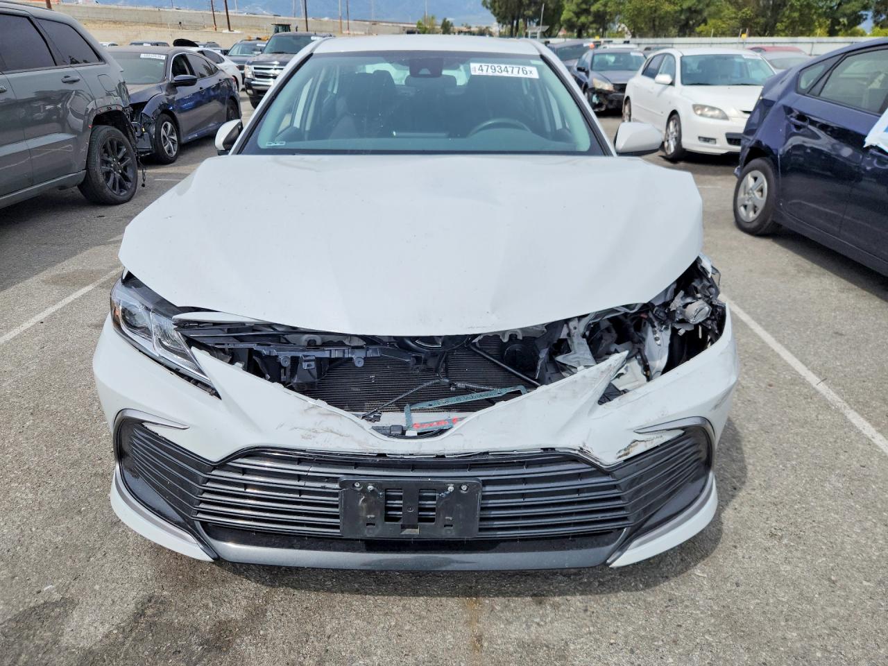 2022 TOYOTA CAMRY LE photo 9