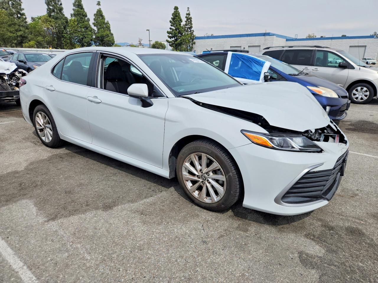 2022 TOYOTA CAMRY LE photo 7