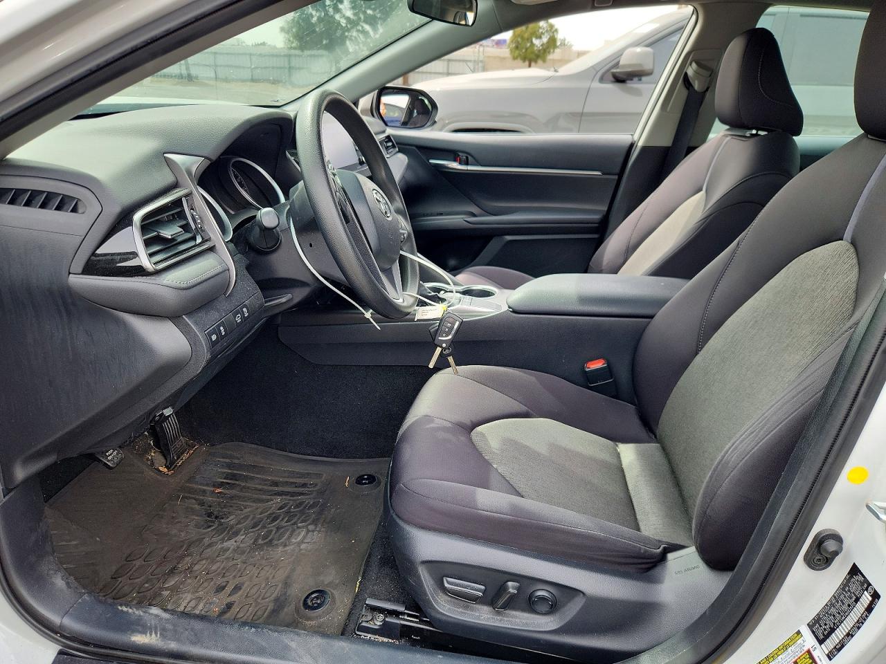 2022 TOYOTA CAMRY LE photo 13