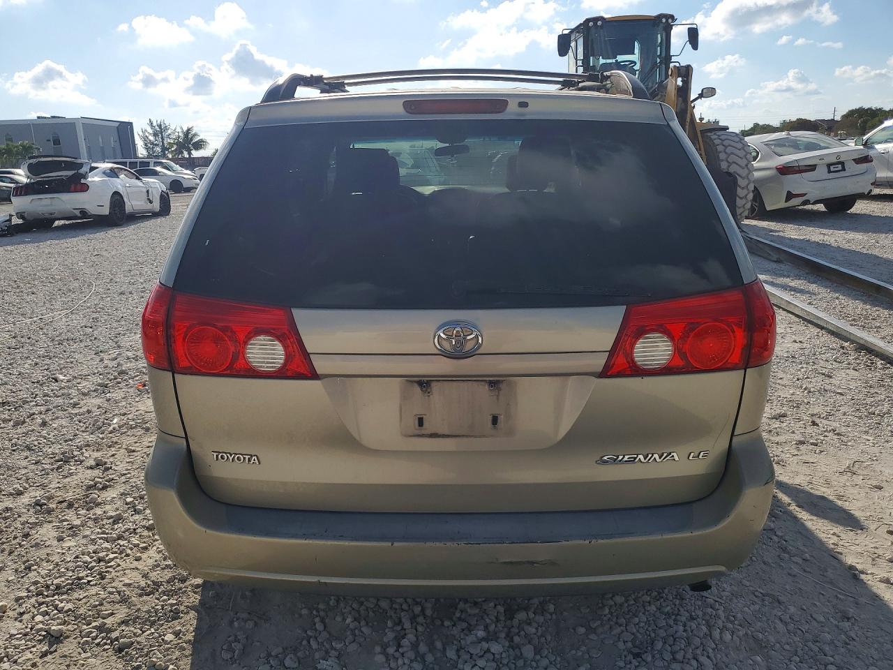 2007 TOYOTA SIENNA LE 7-PASSENGER photo 11