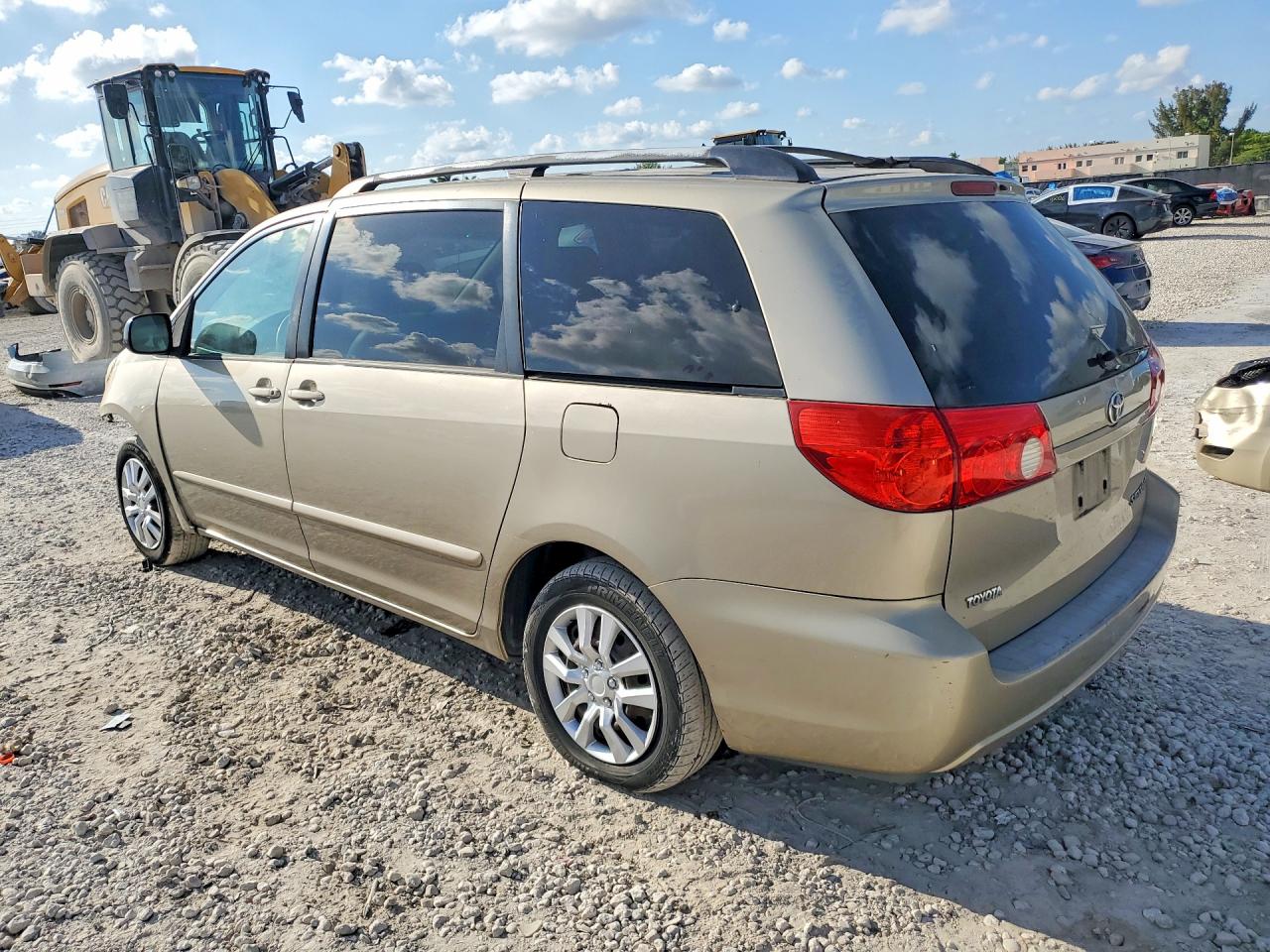 2007 TOYOTA SIENNA LE 7-PASSENGER photo 3