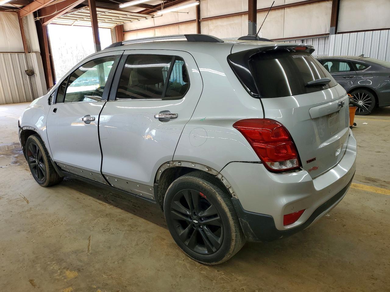 2018 CHEVROLET TRAX 1LT photo 2