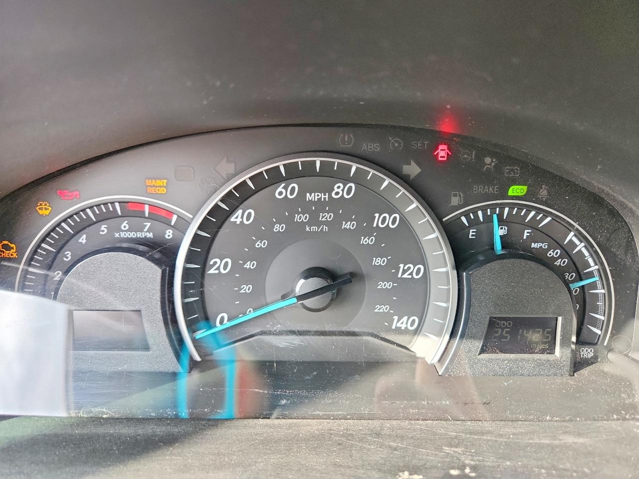 2012 TOYOTA CAMRY LE photo 25