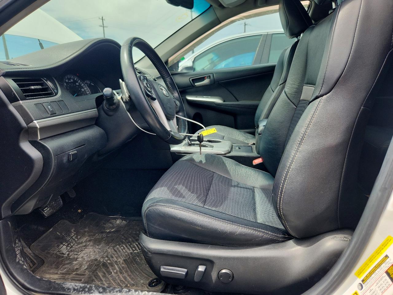 2014 TOYOTA CAMRY SE photo 13