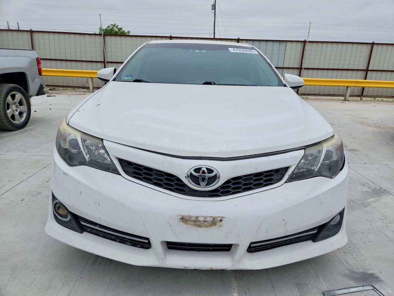 2014 TOYOTA CAMRY SE photo 9