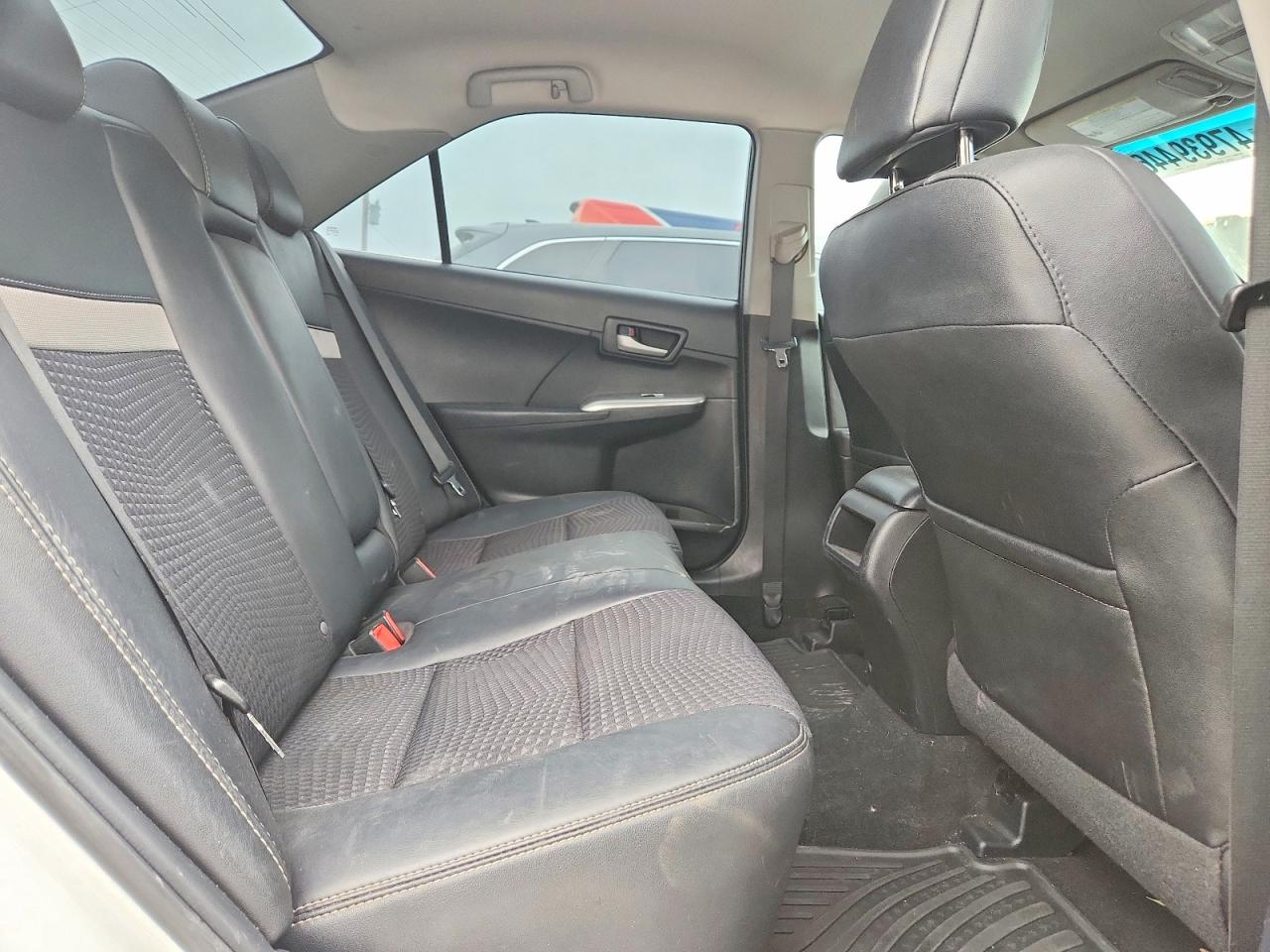 2014 TOYOTA CAMRY SE photo 19