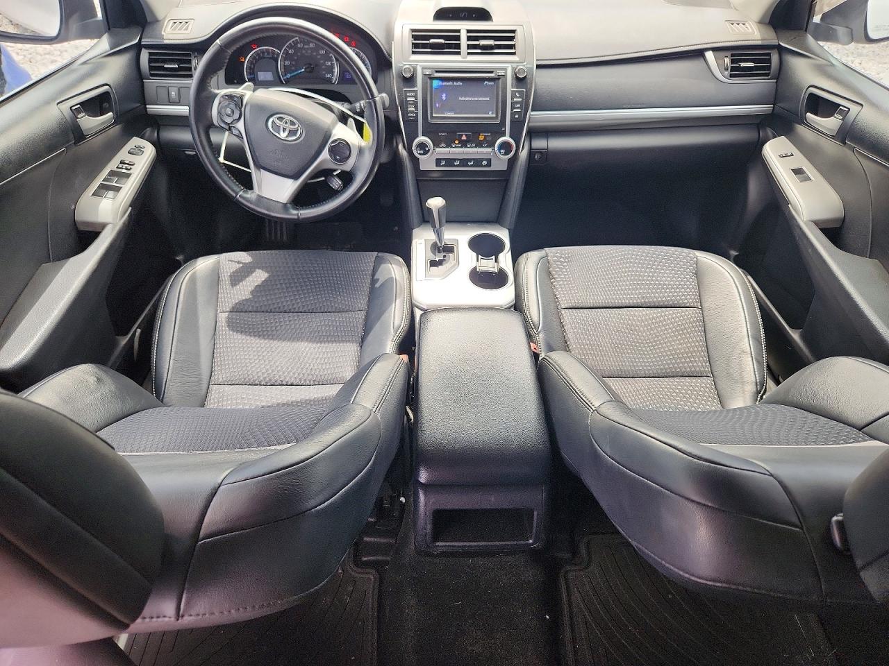 2014 TOYOTA CAMRY SE photo 15