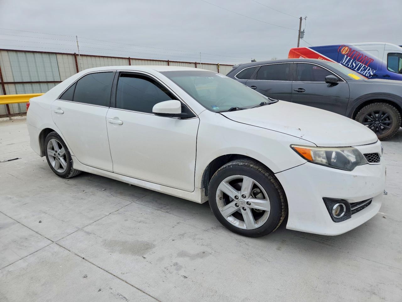 2014 TOYOTA CAMRY SE photo 7