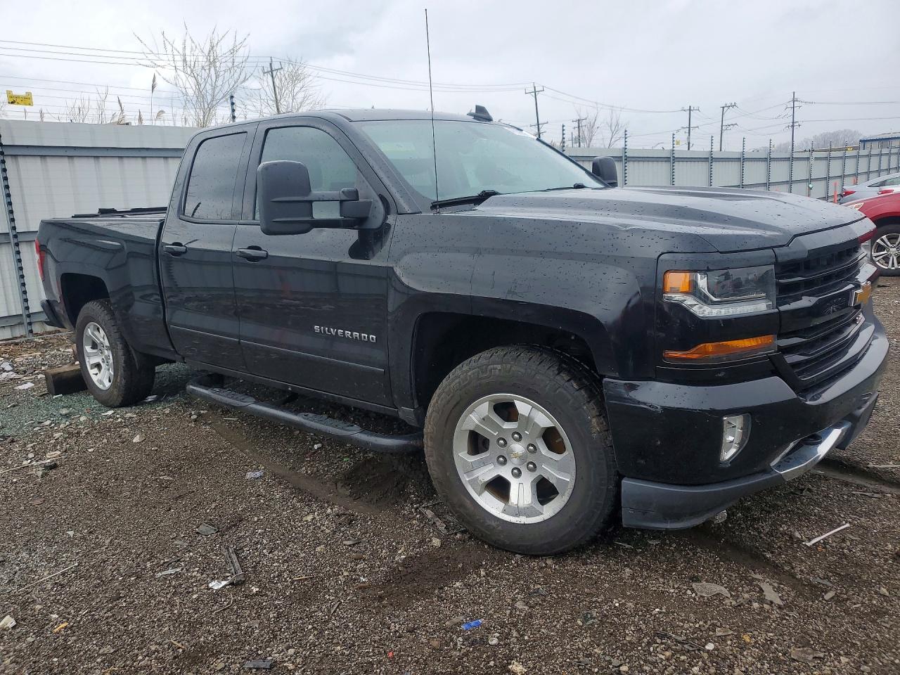 2017 CHEVROLET SILVERADO K1500 LT photo 4