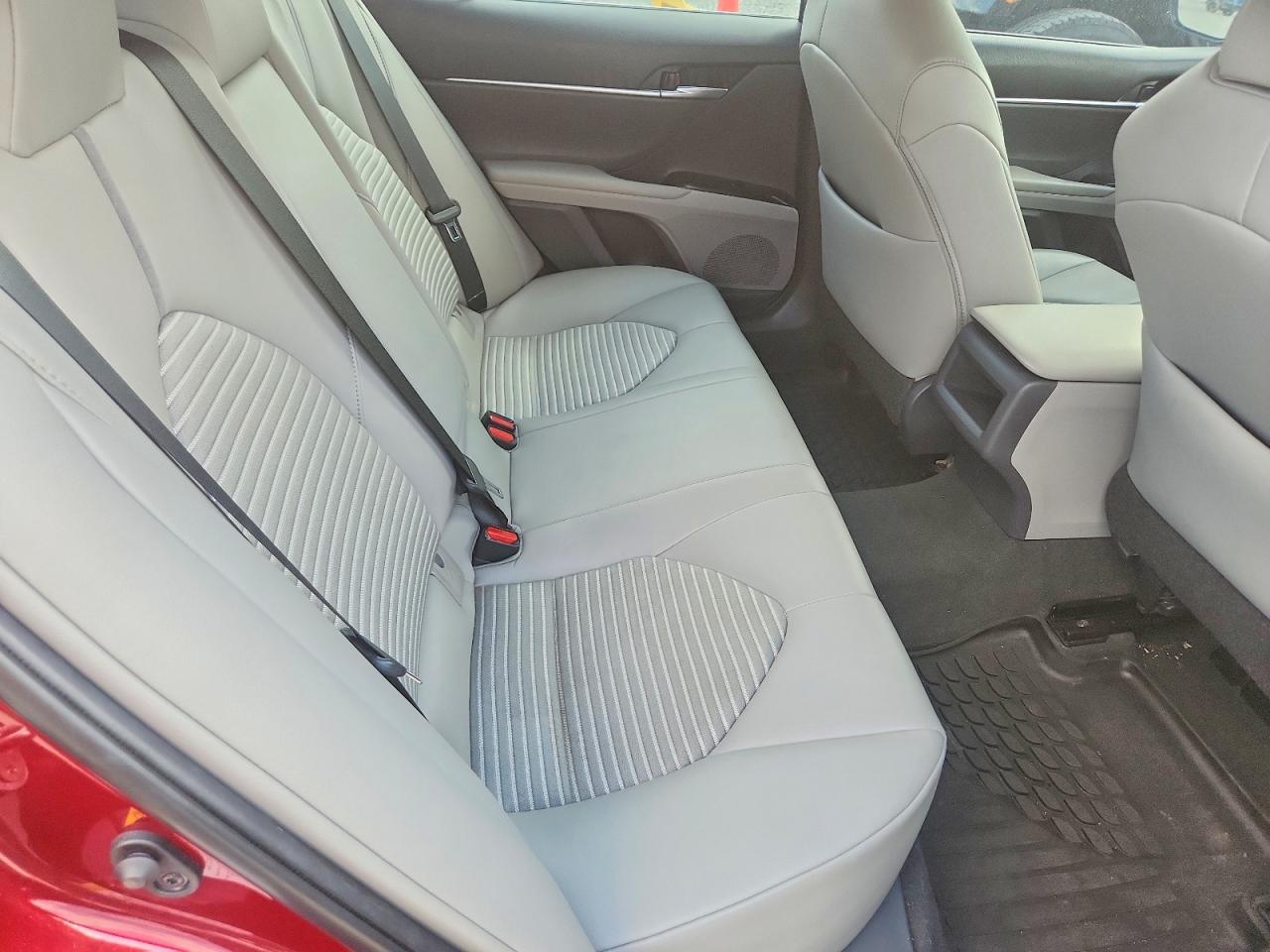 2018 TOYOTA CAMRY SE photo 19