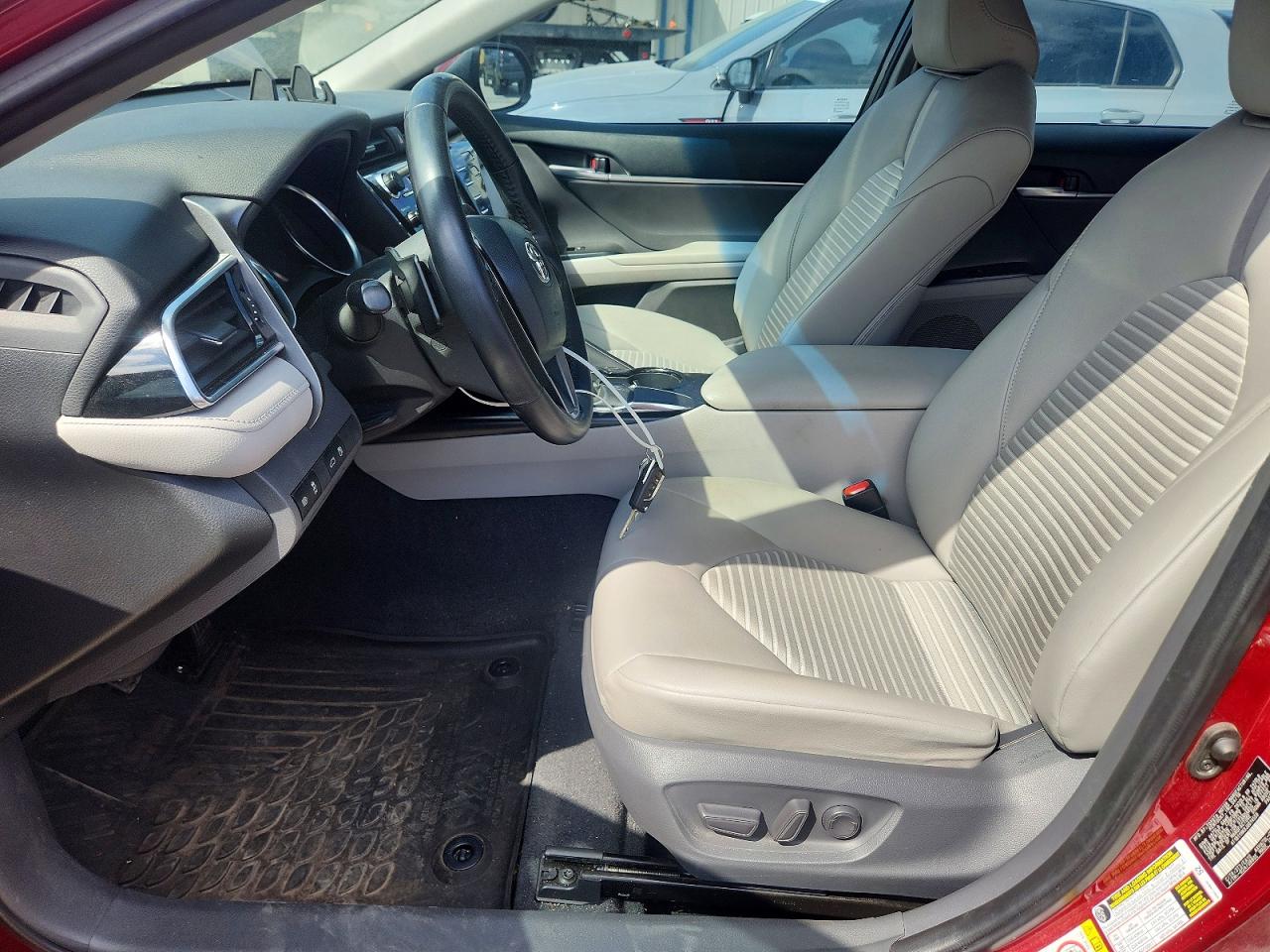 2018 TOYOTA CAMRY SE photo 13