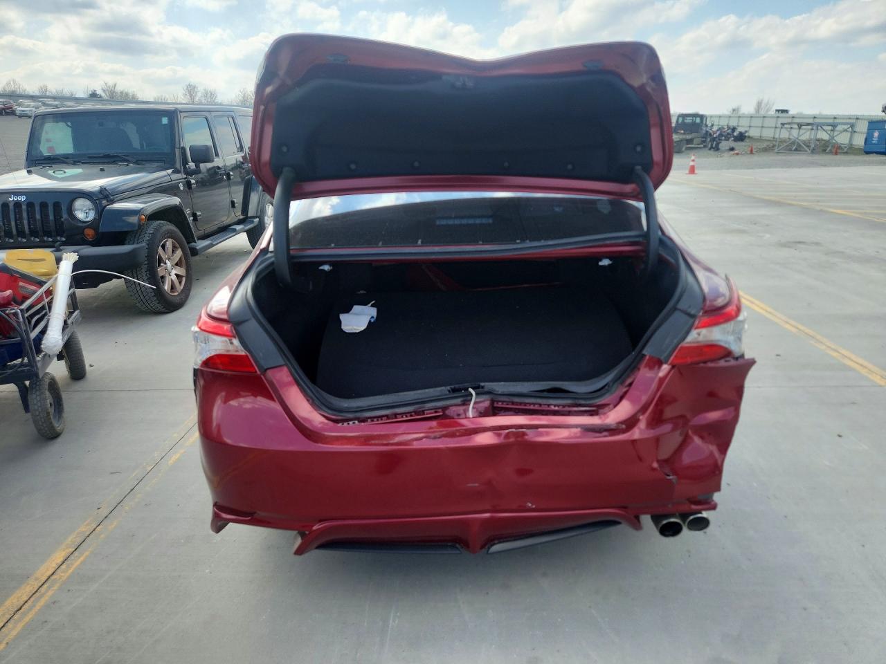 2018 TOYOTA CAMRY SE photo 11