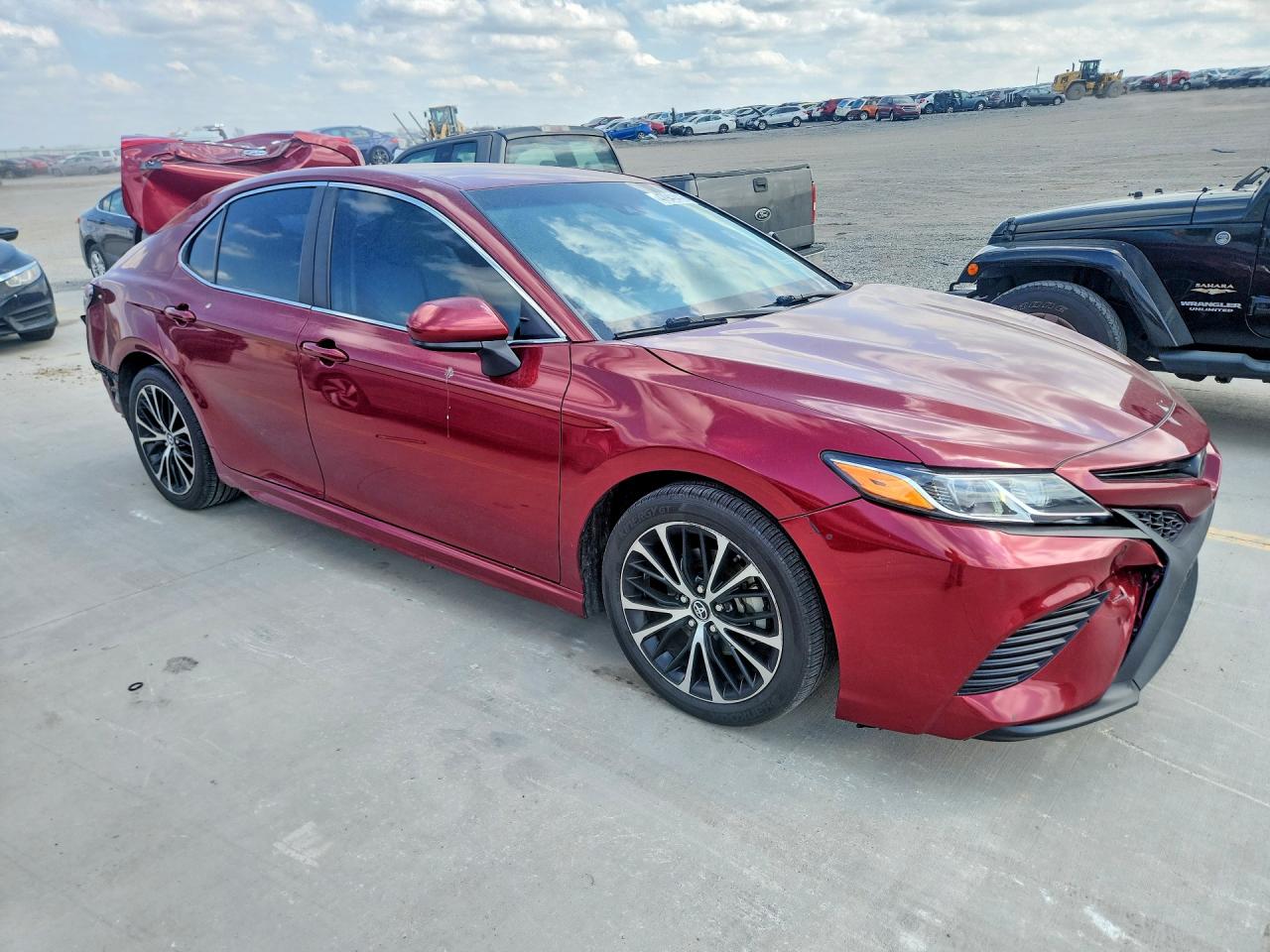 2018 TOYOTA CAMRY SE photo 7