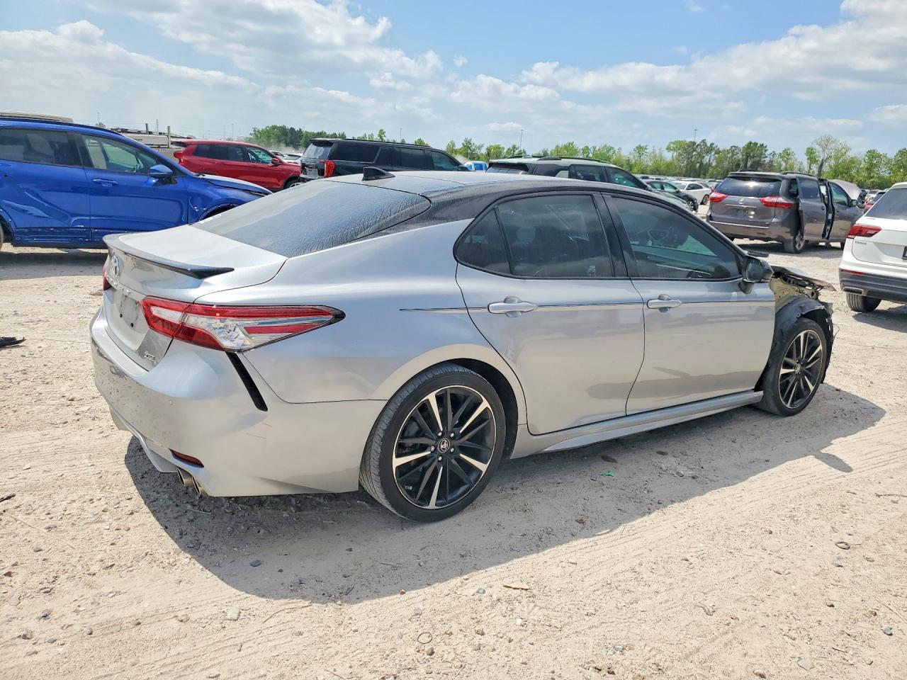 2019 TOYOTA CAMRY photo 7