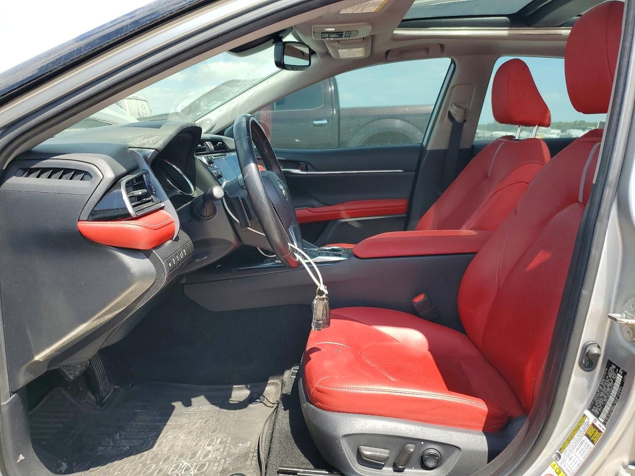 2019 TOYOTA CAMRY photo 19