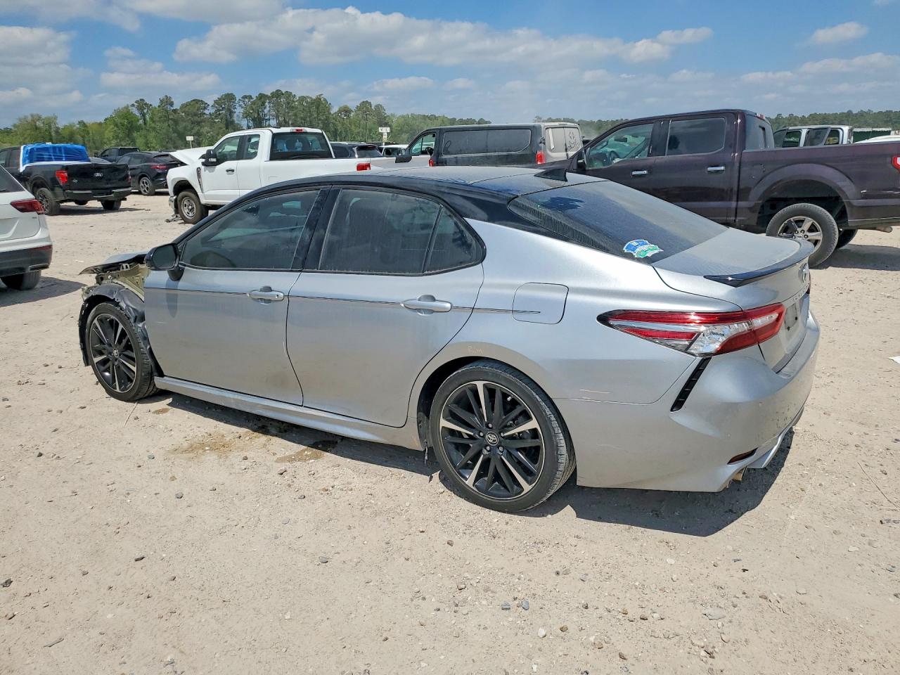 2019 TOYOTA CAMRY photo 4