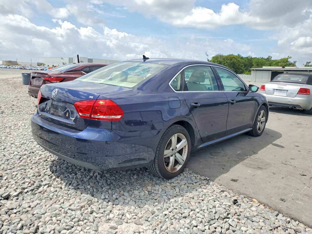 2012 VOLKSWAGEN PASSAT SE photo 5