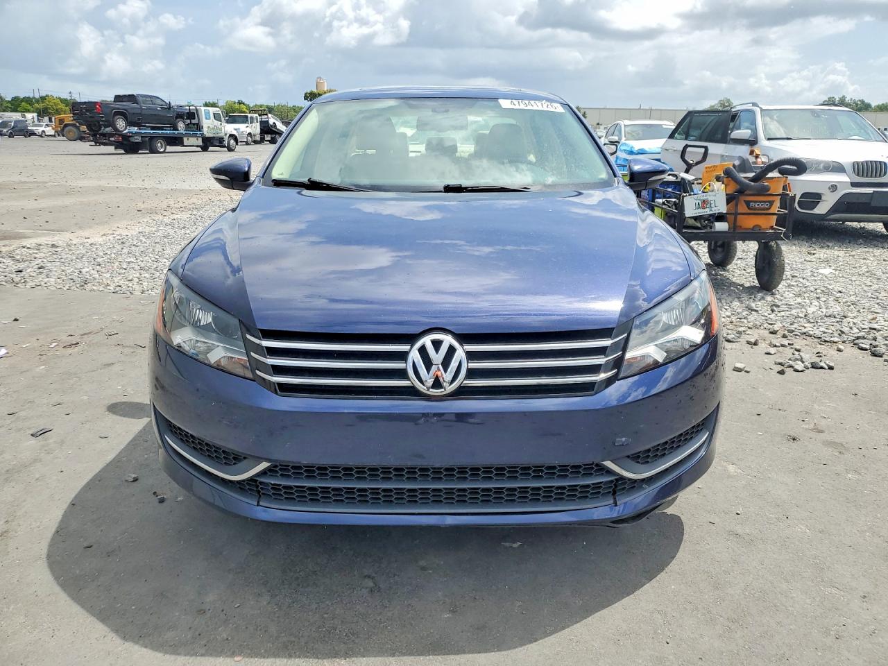 2012 VOLKSWAGEN PASSAT SE photo 9