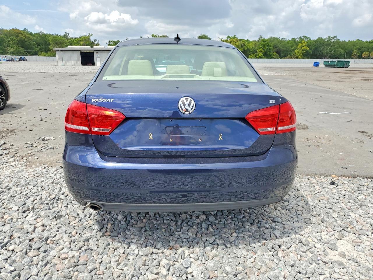2012 VOLKSWAGEN PASSAT SE photo 11